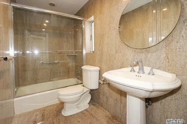 5 Gilbert Road, North Hempstead, NY, 3 Bedrooms Bedrooms, 8 Rooms Rooms,2 BathroomsBathrooms,Residential Lease,For Rent,Gilbert,0,988133 5 Gilbert Road, North Hempstead, NY, 3 Bedrooms Bedrooms, 8 Rooms Rooms,2 BathroomsBathrooms,Residential Lease,For Rent,Gilbert,0,988133