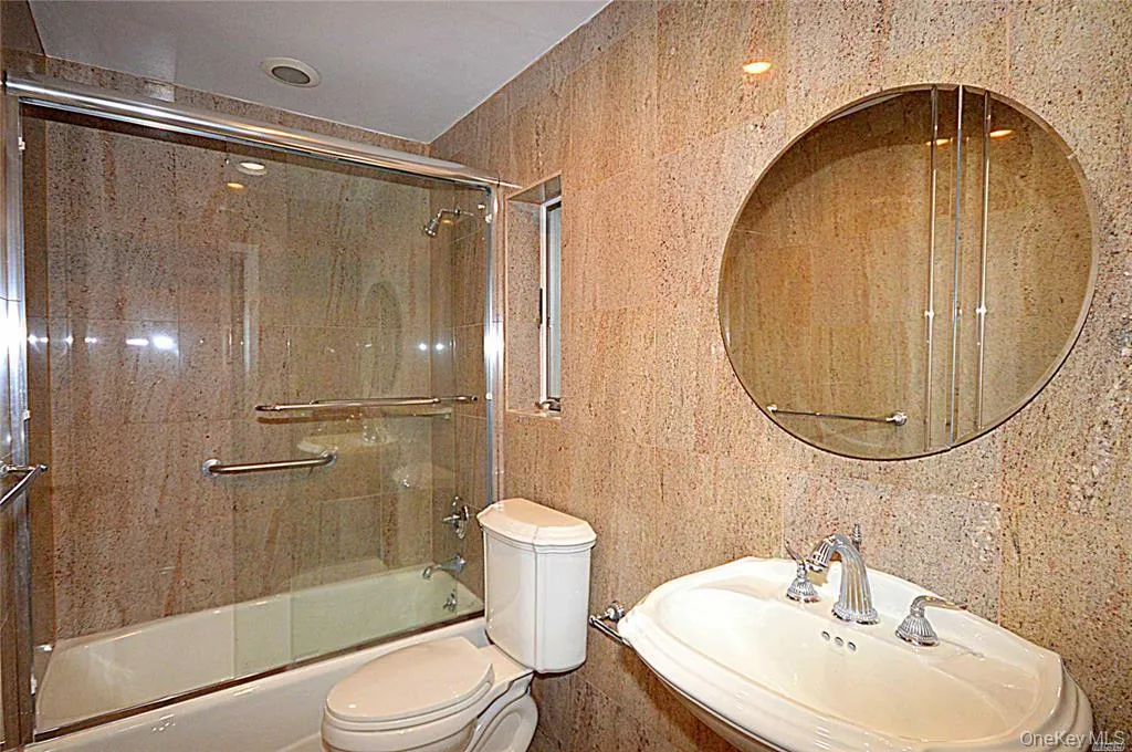 5 Gilbert Road, North Hempstead, NY, 3 Bedrooms Bedrooms, 8 Rooms Rooms,2 BathroomsBathrooms,Residential Lease,For Rent,Gilbert,0,988133 5 Gilbert Road, North Hempstead, NY, 3 Bedrooms Bedrooms, 8 Rooms Rooms,2 BathroomsBathrooms,Residential Lease,For Rent,Gilbert,0,988133