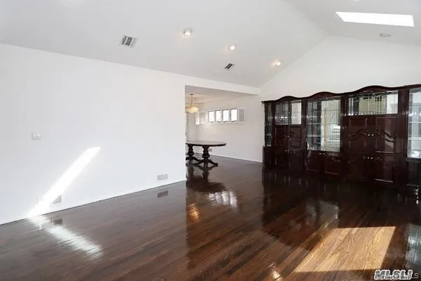 5 Gilbert Road, North Hempstead, NY, 3 Bedrooms Bedrooms, 8 Rooms Rooms,2 BathroomsBathrooms,Residential Lease,For Rent,Gilbert,0,988133 5 Gilbert Road, North Hempstead, NY, 3 Bedrooms Bedrooms, 8 Rooms Rooms,2 BathroomsBathrooms,Residential Lease,For Rent,Gilbert,0,988133