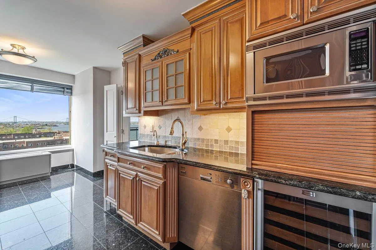 166-25 Powells Cove Boulevard, New York, NY, 2 Bedrooms Bedrooms, 6 Rooms Rooms,2 BathroomsBathrooms,Residential,For Rent,Powells Cove,0,988134 166-25 Powells Cove Boulevard, New York, NY, 2 Bedrooms Bedrooms, 6 Rooms Rooms,2 BathroomsBathrooms,Residential,For Rent,Powells Cove,0,988134