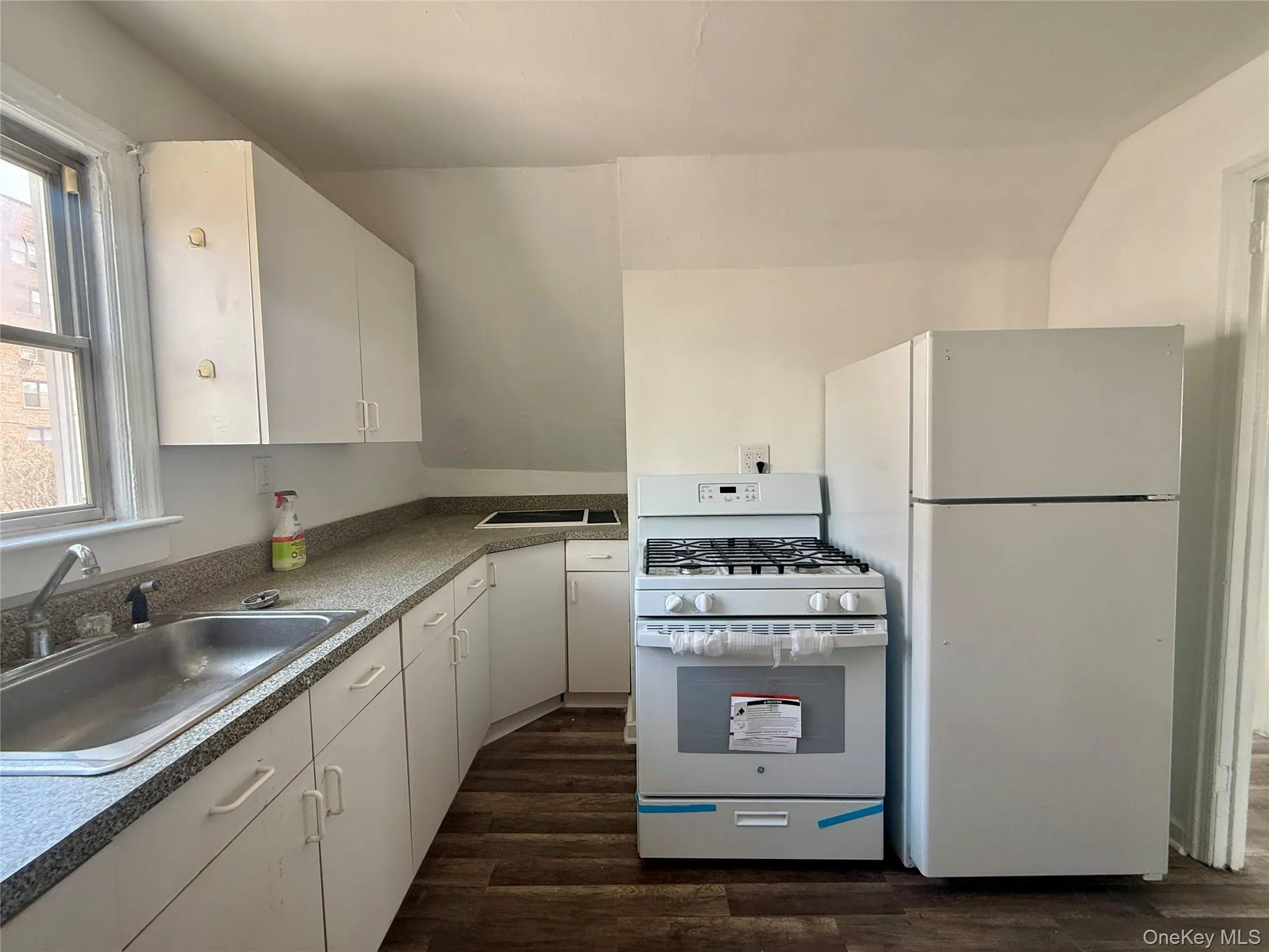 356 Broadway, Long Beach, NY, 1 Bedroom Bedrooms, 4 Rooms Rooms,1 BathroomBathrooms,Residential Lease,For Rent,Broadway,0,988141 356 Broadway, Long Beach, NY, 1 Bedroom Bedrooms, 4 Rooms Rooms,1 BathroomBathrooms,Residential Lease,For Rent,Broadway,0,988141