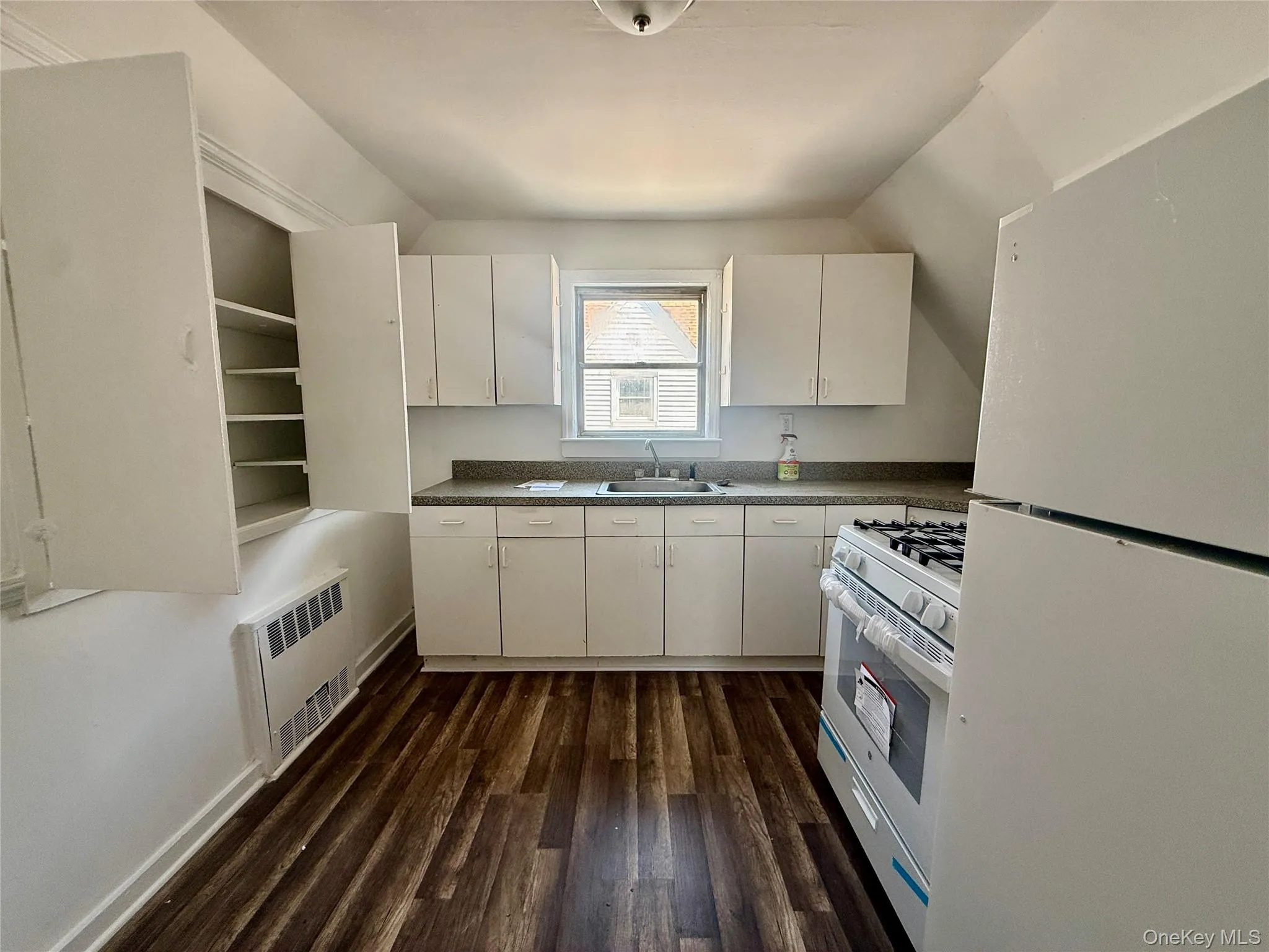 356 Broadway, Long Beach, NY, 1 Bedroom Bedrooms, 4 Rooms Rooms,1 BathroomBathrooms,Residential Lease,For Rent,Broadway,0,988141 356 Broadway, Long Beach, NY, 1 Bedroom Bedrooms, 4 Rooms Rooms,1 BathroomBathrooms,Residential Lease,For Rent,Broadway,0,988141