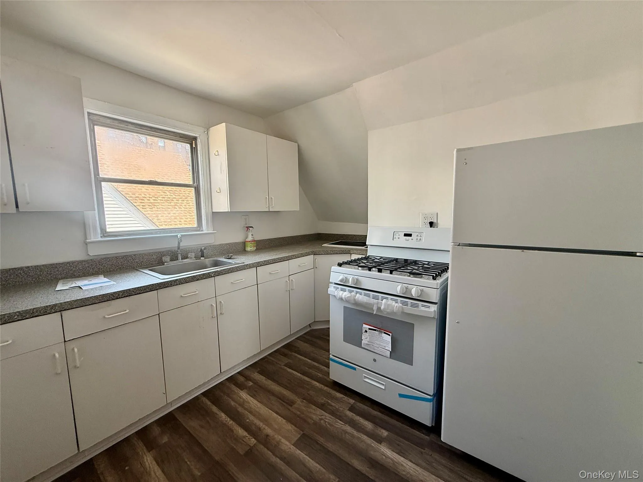 356 Broadway, Long Beach, NY, 1 Bedroom Bedrooms, 4 Rooms Rooms,1 BathroomBathrooms,Residential Lease,For Rent,Broadway,0,988141 356 Broadway, Long Beach, NY, 1 Bedroom Bedrooms, 4 Rooms Rooms,1 BathroomBathrooms,Residential Lease,For Rent,Broadway,0,988141