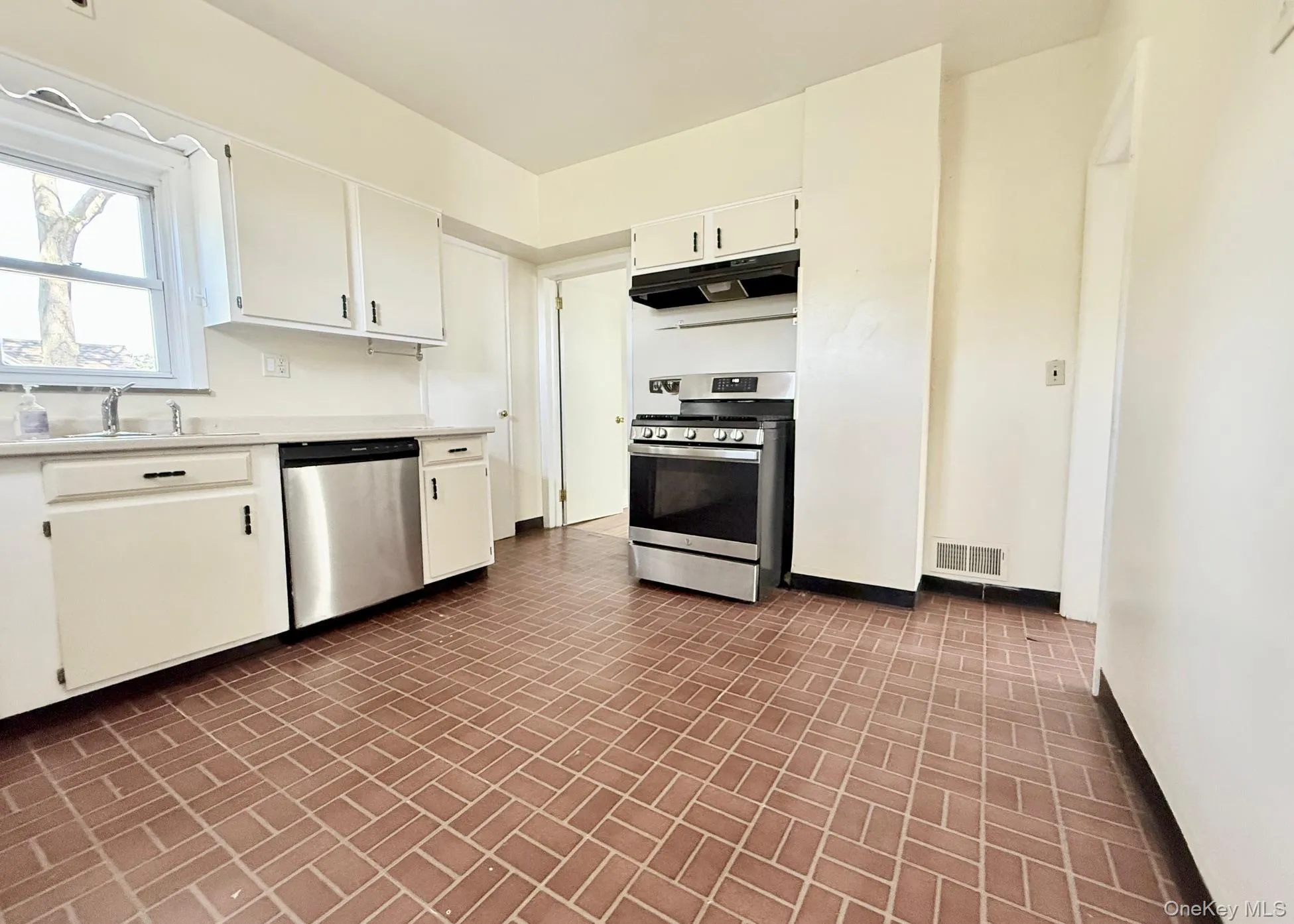 505 Prospect Avenue, Mamaroneck, NY, 3 Bedrooms Bedrooms, 7 Rooms Rooms,1 BathroomBathrooms,Residential Lease,For Rent,Prospect,0,988161 505 Prospect Avenue, Mamaroneck, NY, 3 Bedrooms Bedrooms, 7 Rooms Rooms,1 BathroomBathrooms,Residential Lease,For Rent,Prospect,0,988161
