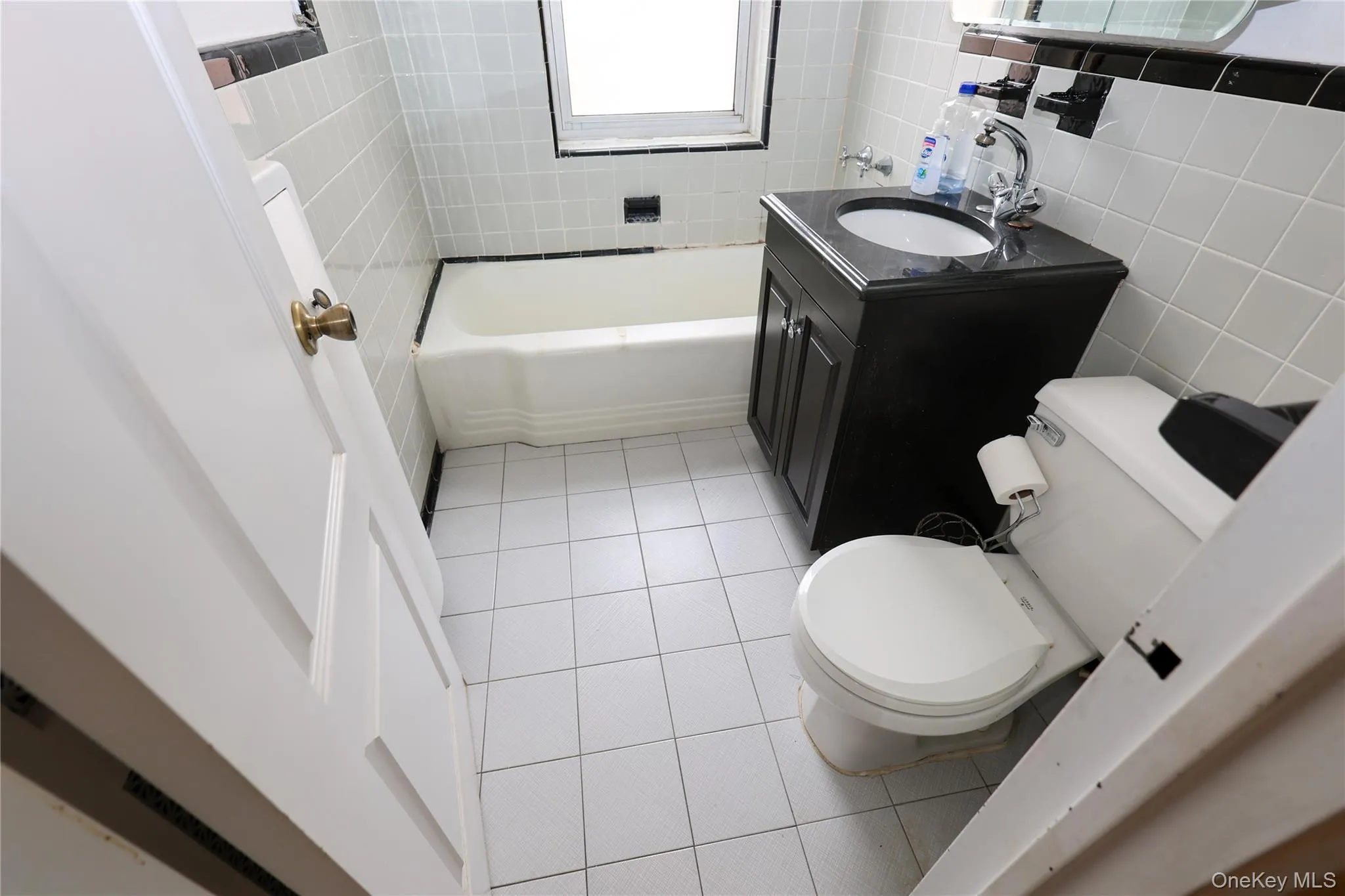 9941 64th Avenue, New York, NY, 3 Bedrooms Bedrooms, 7 Rooms Rooms,2 BathroomsBathrooms,Residential,For Rent,64th Avenue,0,988172 9941 64th Avenue, New York, NY, 3 Bedrooms Bedrooms, 7 Rooms Rooms,2 BathroomsBathrooms,Residential,For Rent,64th Avenue,0,988172