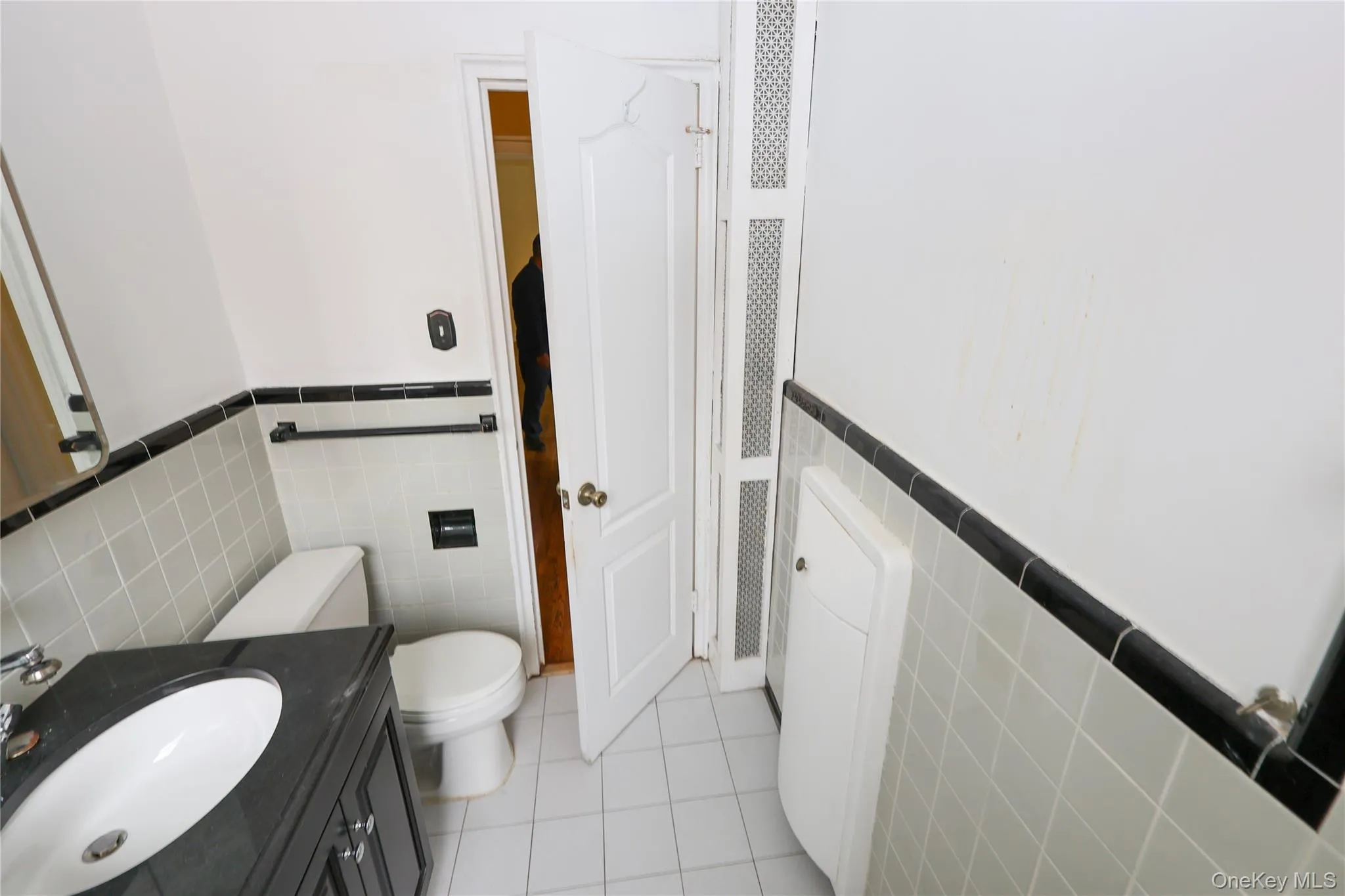 9941 64th Avenue, New York, NY, 3 Bedrooms Bedrooms, 7 Rooms Rooms,2 BathroomsBathrooms,Residential,For Rent,64th Avenue,0,988172 9941 64th Avenue, New York, NY, 3 Bedrooms Bedrooms, 7 Rooms Rooms,2 BathroomsBathrooms,Residential,For Rent,64th Avenue,0,988172