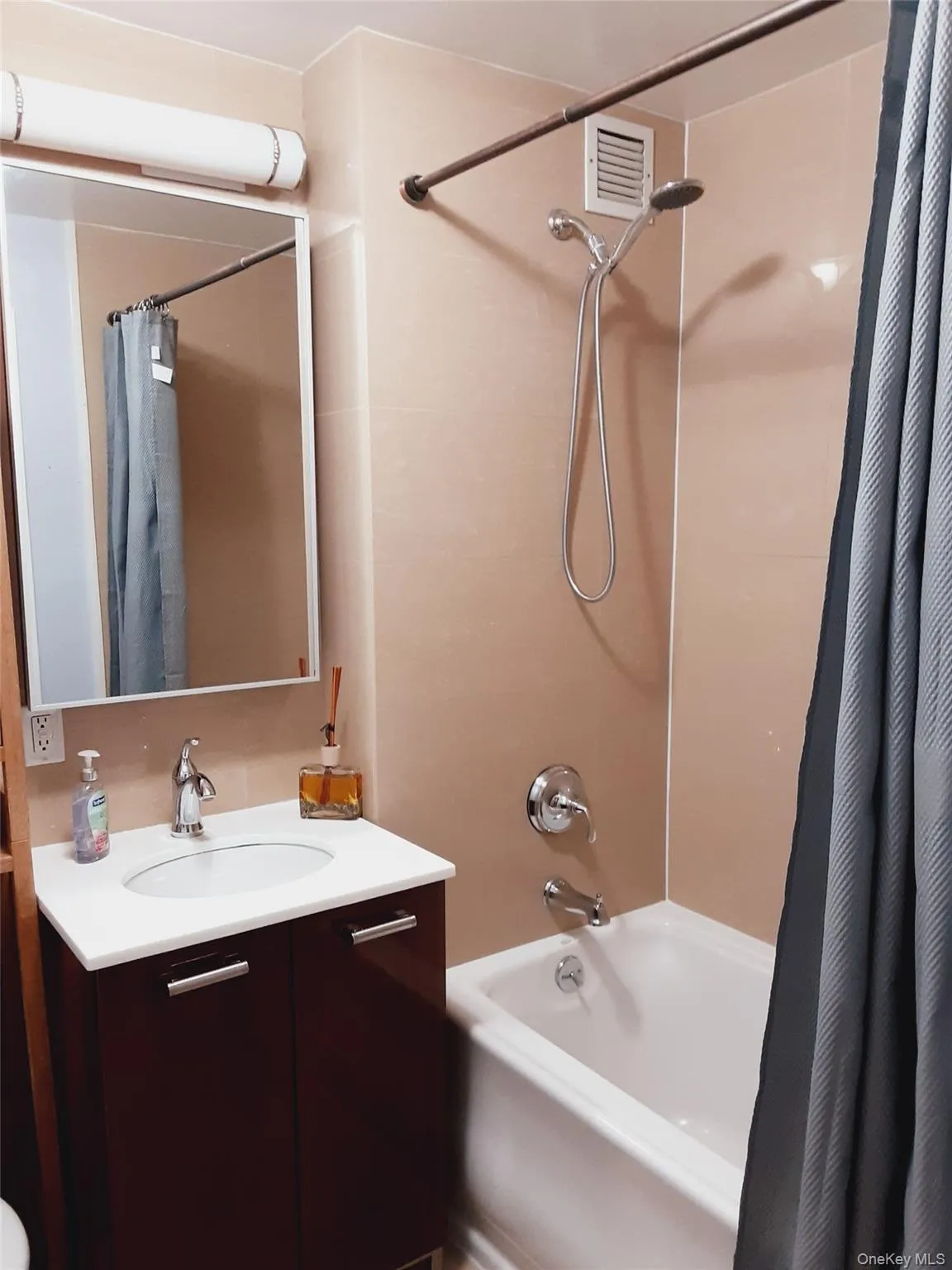 3330 61st Street, New York, NY, 1 Bedroom Bedrooms, 3 Rooms Rooms,1 BathroomBathrooms,Residential,For Rent,61st,0,988189 3330 61st Street, New York, NY, 1 Bedroom Bedrooms, 3 Rooms Rooms,1 BathroomBathrooms,Residential,For Rent,61st,0,988189