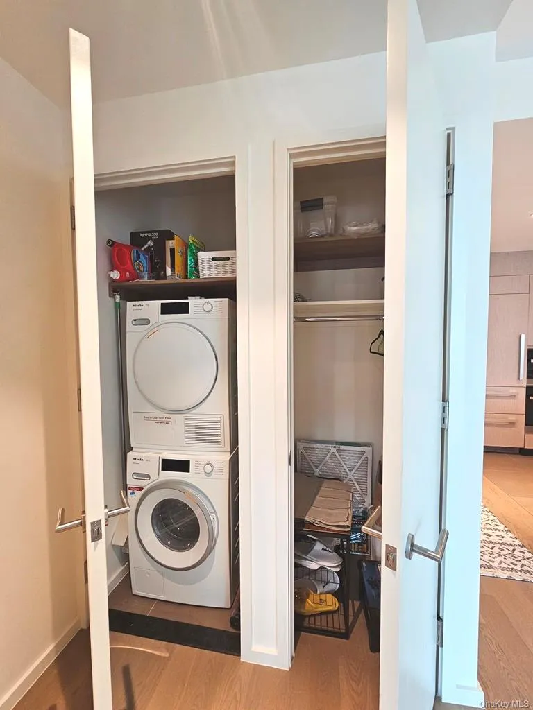 133-27 39th Avenue, New York, NY, 1 Bedroom Bedrooms, 4 Rooms Rooms,1 BathroomBathrooms,Residential Lease,For Rent,39th,0,988192 133-27 39th Avenue, New York, NY, 1 Bedroom Bedrooms, 4 Rooms Rooms,1 BathroomBathrooms,Residential Lease,For Rent,39th,0,988192
