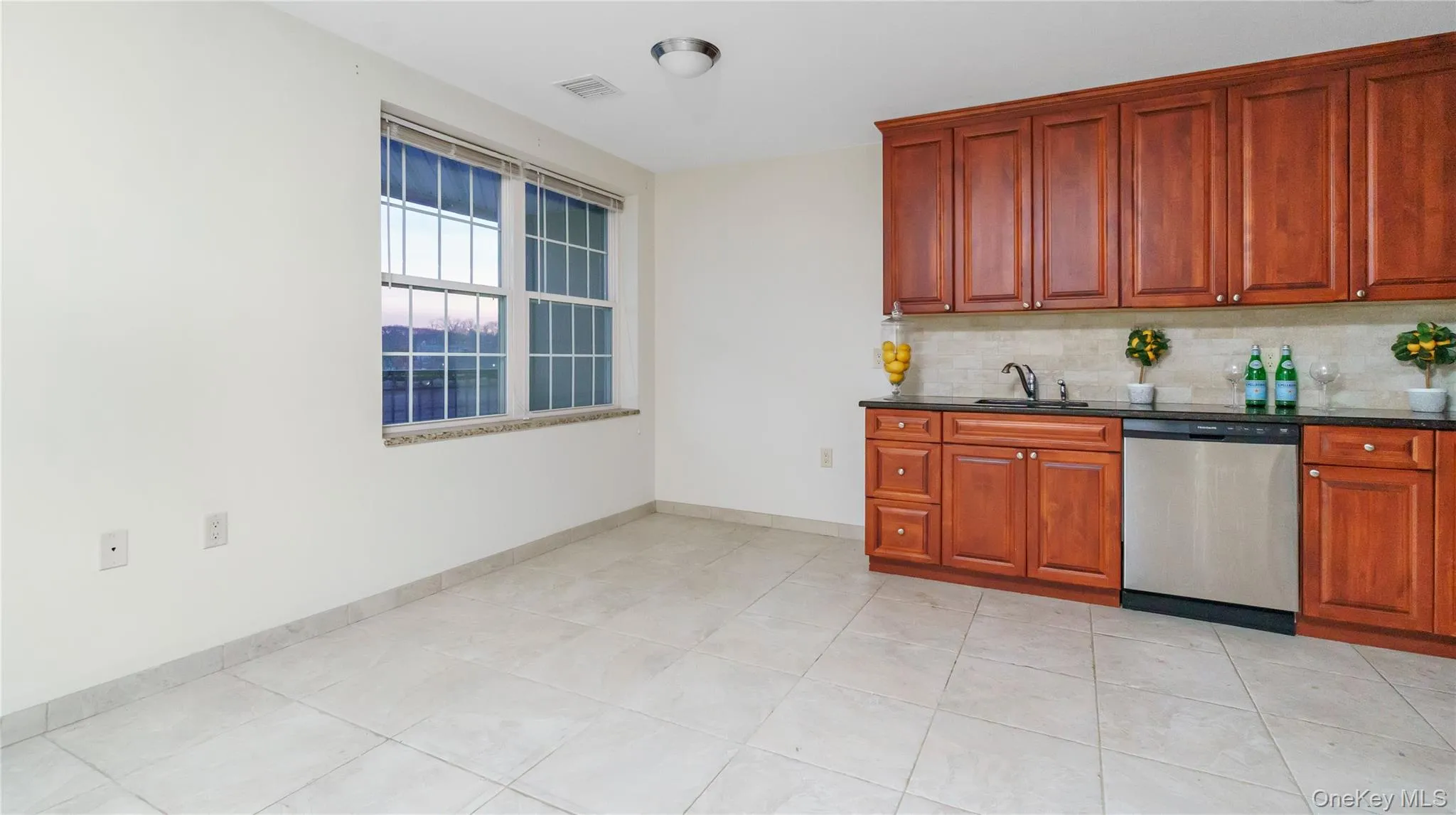 400 Carney Street, Oyster Bay, NY, 1 Bedroom Bedrooms, 2 Rooms Rooms,1 BathroomBathrooms,Residential Lease,For Rent,Carney,0,988198 400 Carney Street, Oyster Bay, NY, 1 Bedroom Bedrooms, 2 Rooms Rooms,1 BathroomBathrooms,Residential Lease,For Rent,Carney,0,988198