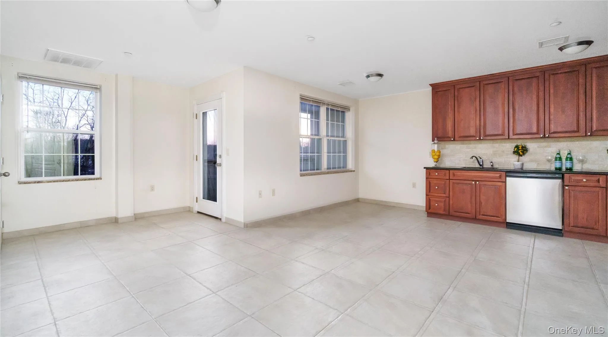 400 Carney Street, Oyster Bay, NY, 1 Bedroom Bedrooms, 2 Rooms Rooms,1 BathroomBathrooms,Residential Lease,For Rent,Carney,0,988198 400 Carney Street, Oyster Bay, NY, 1 Bedroom Bedrooms, 2 Rooms Rooms,1 BathroomBathrooms,Residential Lease,For Rent,Carney,0,988198