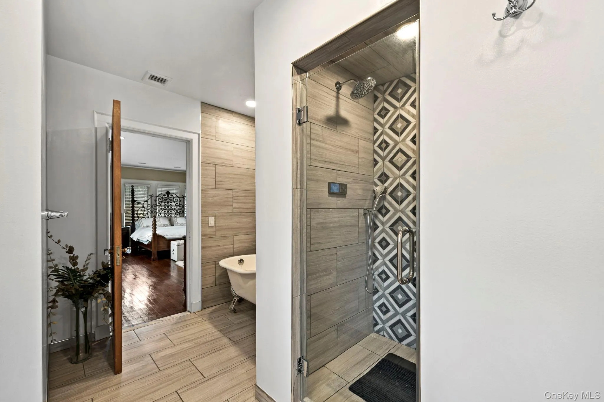 Beautifully updated primary bathroom Beautifully updated primary bathroom