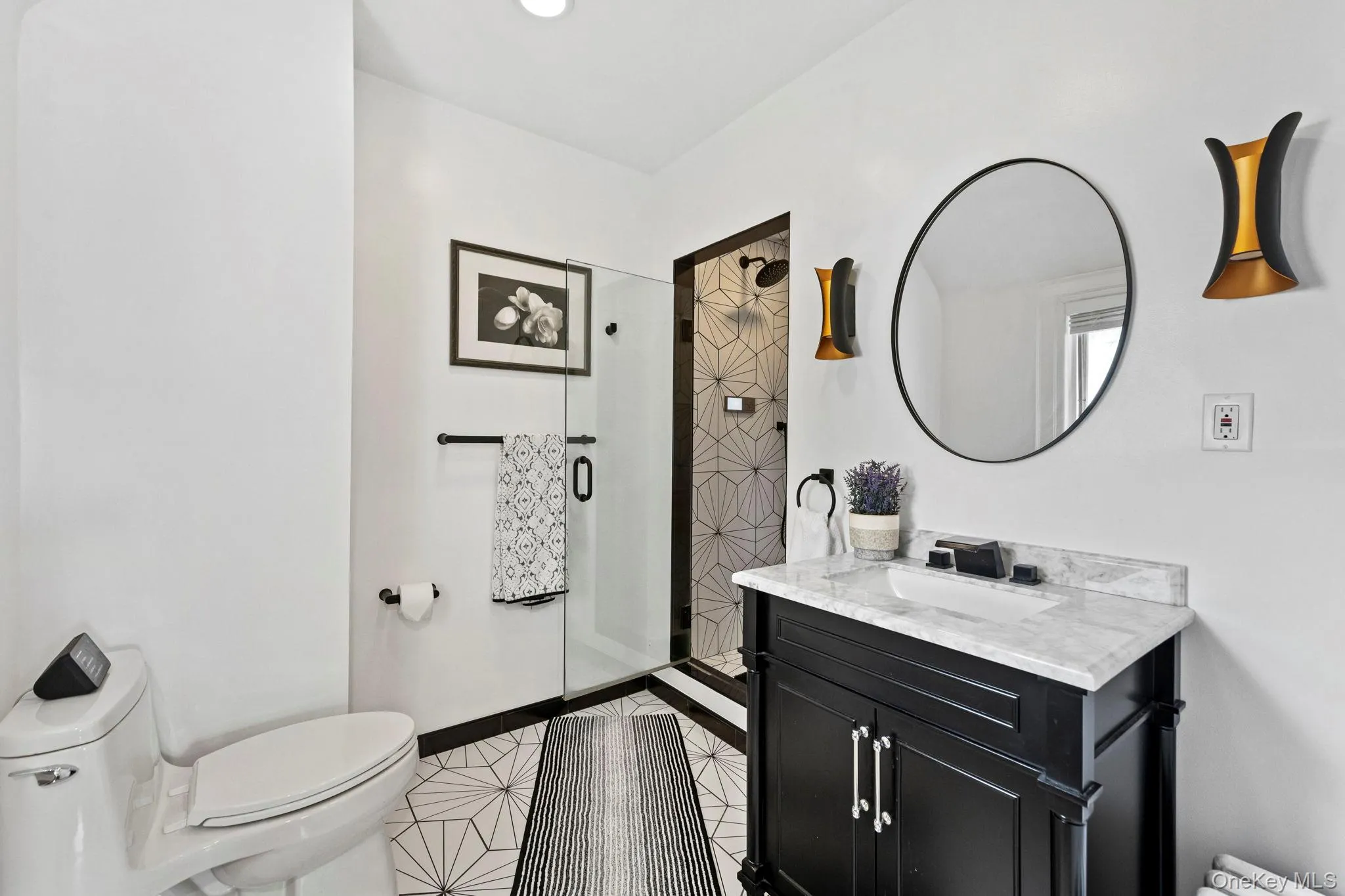 Third bedroom en-suite bath Third bedroom en-suite bath