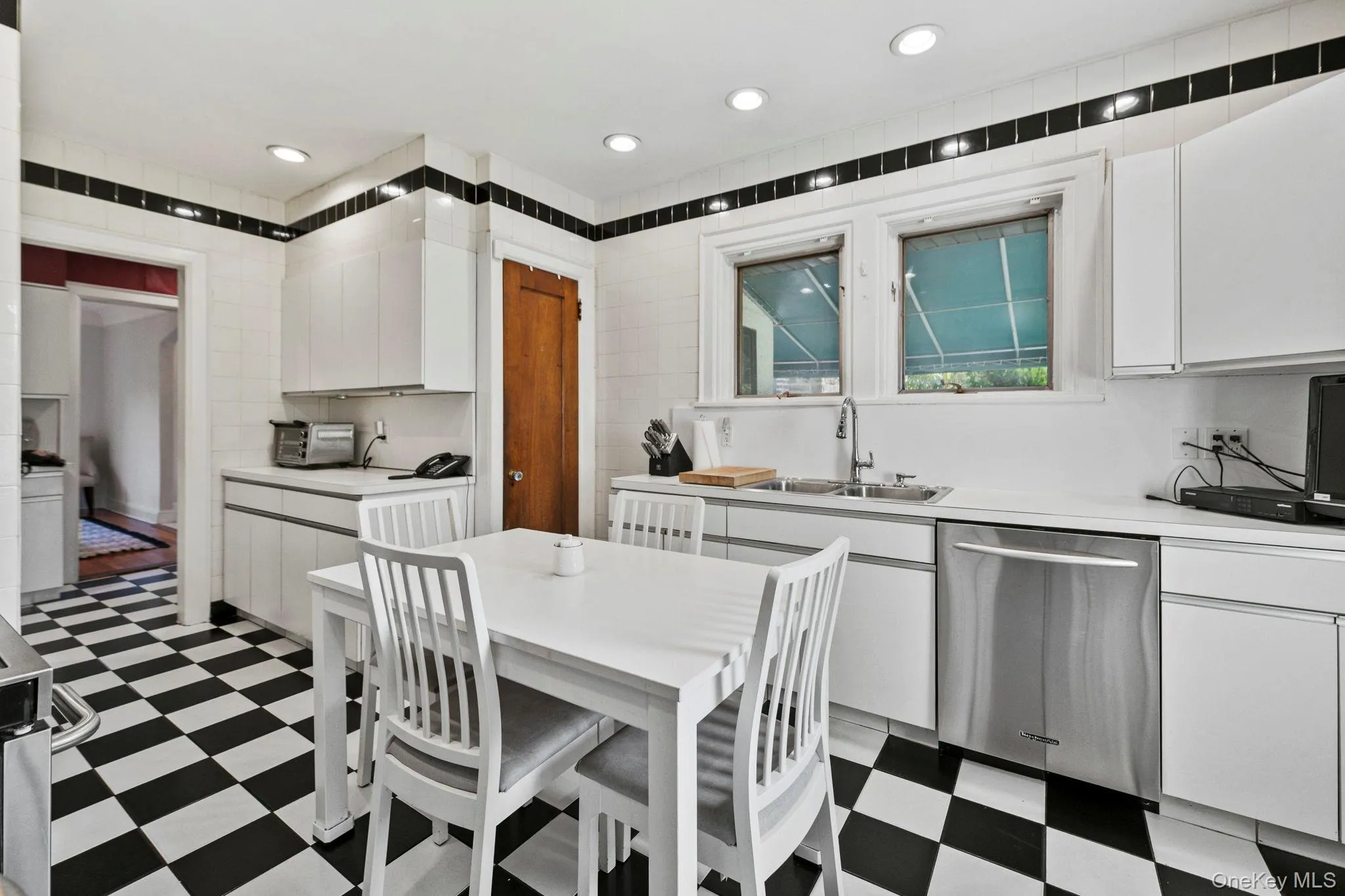 44 Fenimore Road, New Rochelle, NY, 4 Bedrooms Bedrooms, 11 Rooms Rooms,3 BathroomsBathrooms,Residential,For Rent,Fenimore,0,988203 44 Fenimore Road, New Rochelle, NY, 4 Bedrooms Bedrooms, 11 Rooms Rooms,3 BathroomsBathrooms,Residential,For Rent,Fenimore,0,988203