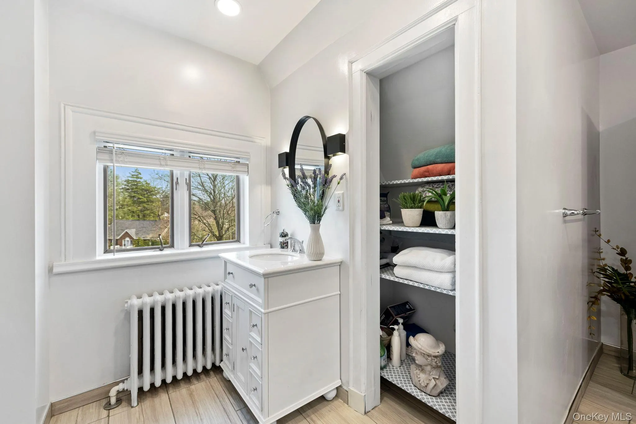 Beautifully updated primary bathroom Beautifully updated primary bathroom