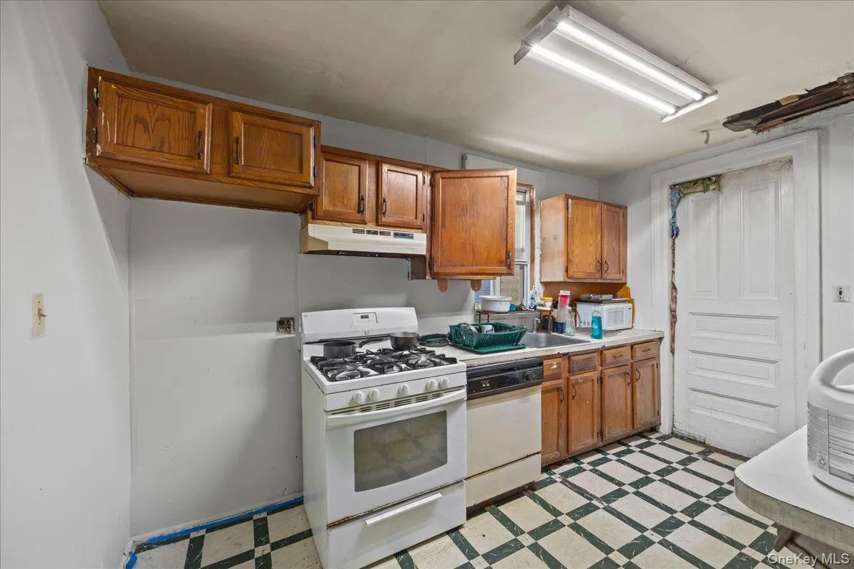 512 Warburton Avenue, Yonkers, NY, 7 Bedrooms Bedrooms, 10 Rooms Rooms,3 BathroomsBathrooms,Residential,For Rent,Warburton,0,KEY988227 512 Warburton Avenue, Yonkers, NY, 7 Bedrooms Bedrooms, 10 Rooms Rooms,3 BathroomsBathrooms,Residential,For Rent,Warburton,0,KEY988227