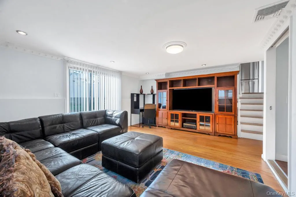 310 Southwood Circle, Oyster Bay, NY, 3 Bedrooms Bedrooms, 8 Rooms Rooms,2 BathroomsBathrooms,Residential Sale,For Rent,Southwood,0,988247 310 Southwood Circle, Oyster Bay, NY, 3 Bedrooms Bedrooms, 8 Rooms Rooms,2 BathroomsBathrooms,Residential Sale,For Rent,Southwood,0,988247