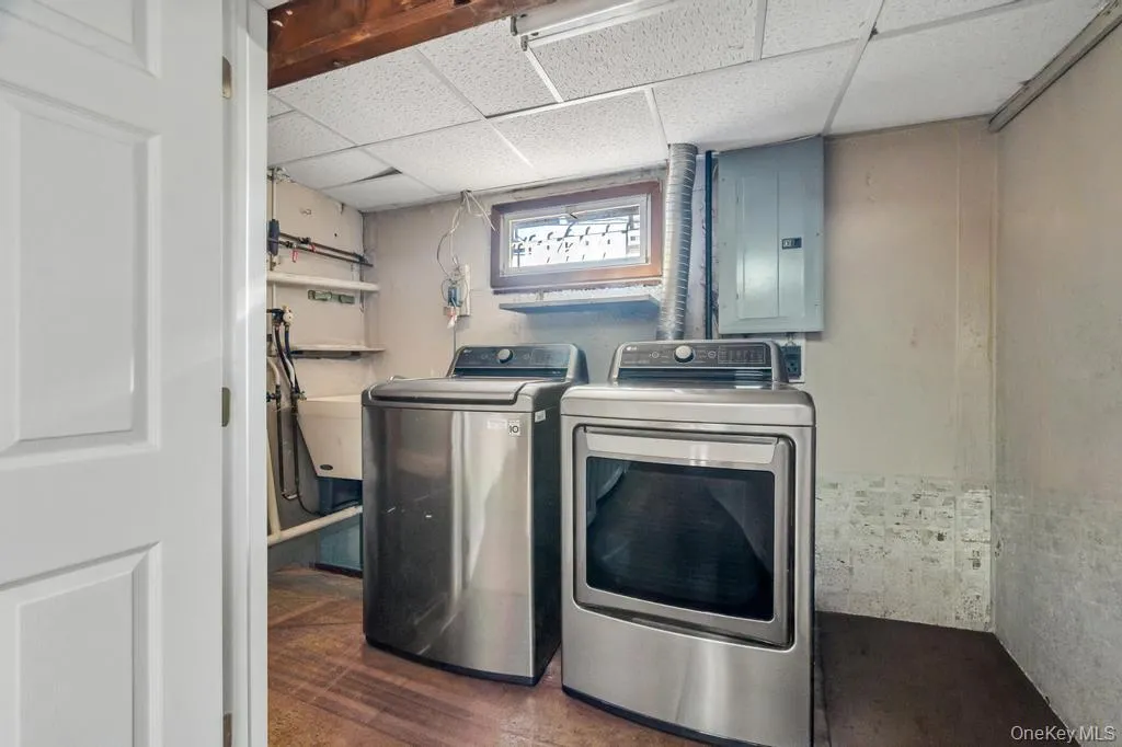 310 Southwood Circle, Oyster Bay, NY, 3 Bedrooms Bedrooms, 8 Rooms Rooms,2 BathroomsBathrooms,Residential Sale,For Rent,Southwood,0,988247 310 Southwood Circle, Oyster Bay, NY, 3 Bedrooms Bedrooms, 8 Rooms Rooms,2 BathroomsBathrooms,Residential Sale,For Rent,Southwood,0,988247