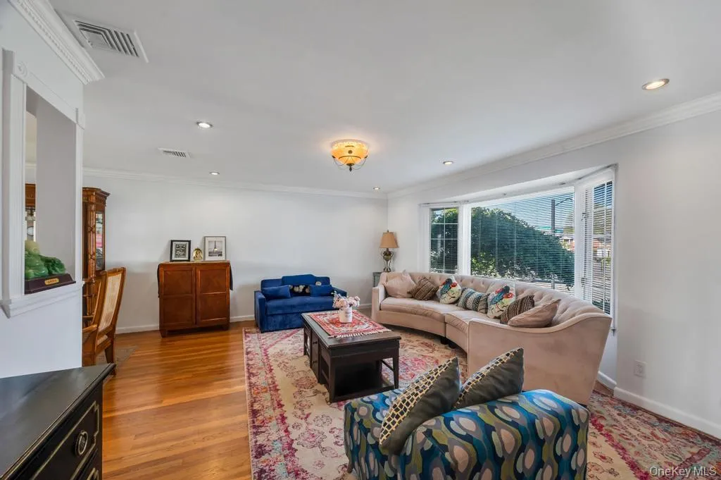 310 Southwood Circle, Oyster Bay, NY, 3 Bedrooms Bedrooms, 8 Rooms Rooms,2 BathroomsBathrooms,Residential Sale,For Rent,Southwood,0,988247 310 Southwood Circle, Oyster Bay, NY, 3 Bedrooms Bedrooms, 8 Rooms Rooms,2 BathroomsBathrooms,Residential Sale,For Rent,Southwood,0,988247