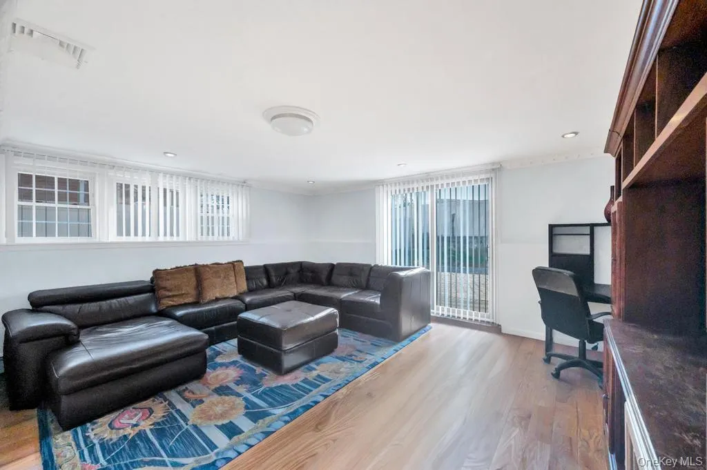 310 Southwood Circle, Oyster Bay, NY, 3 Bedrooms Bedrooms, 8 Rooms Rooms,2 BathroomsBathrooms,Residential Sale,For Rent,Southwood,0,988247 310 Southwood Circle, Oyster Bay, NY, 3 Bedrooms Bedrooms, 8 Rooms Rooms,2 BathroomsBathrooms,Residential Sale,For Rent,Southwood,0,988247
