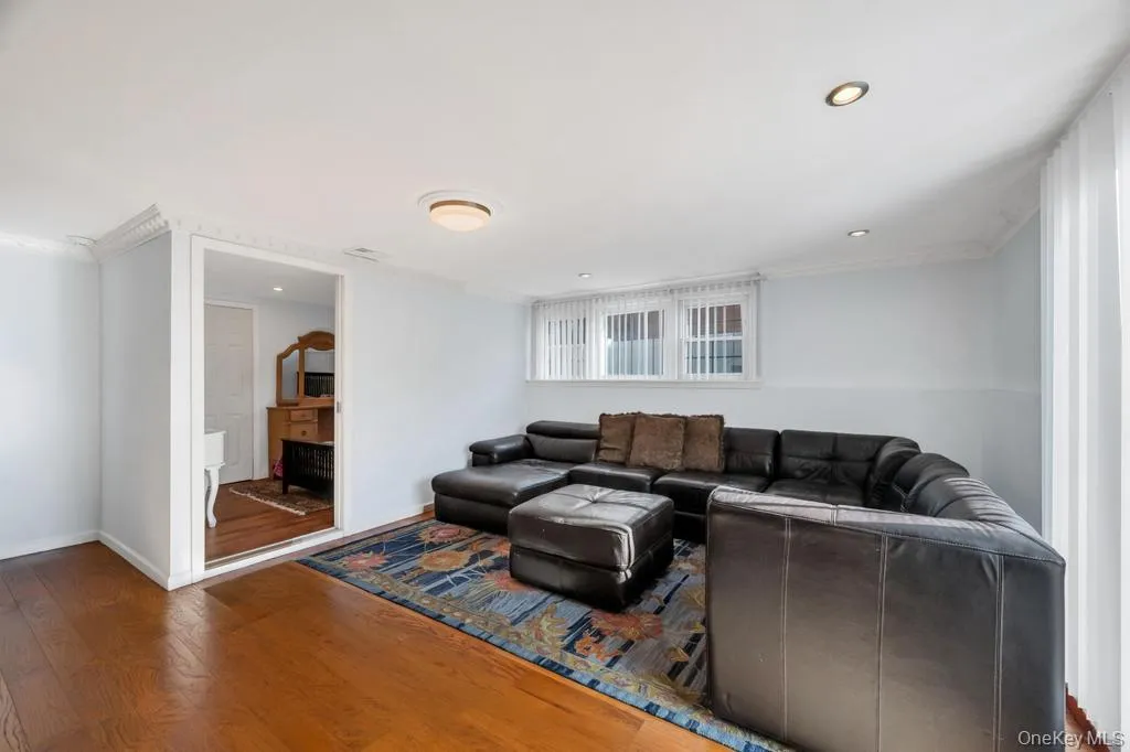 310 Southwood Circle, Oyster Bay, NY, 3 Bedrooms Bedrooms, 8 Rooms Rooms,2 BathroomsBathrooms,Residential Sale,For Rent,Southwood,0,988247 310 Southwood Circle, Oyster Bay, NY, 3 Bedrooms Bedrooms, 8 Rooms Rooms,2 BathroomsBathrooms,Residential Sale,For Rent,Southwood,0,988247