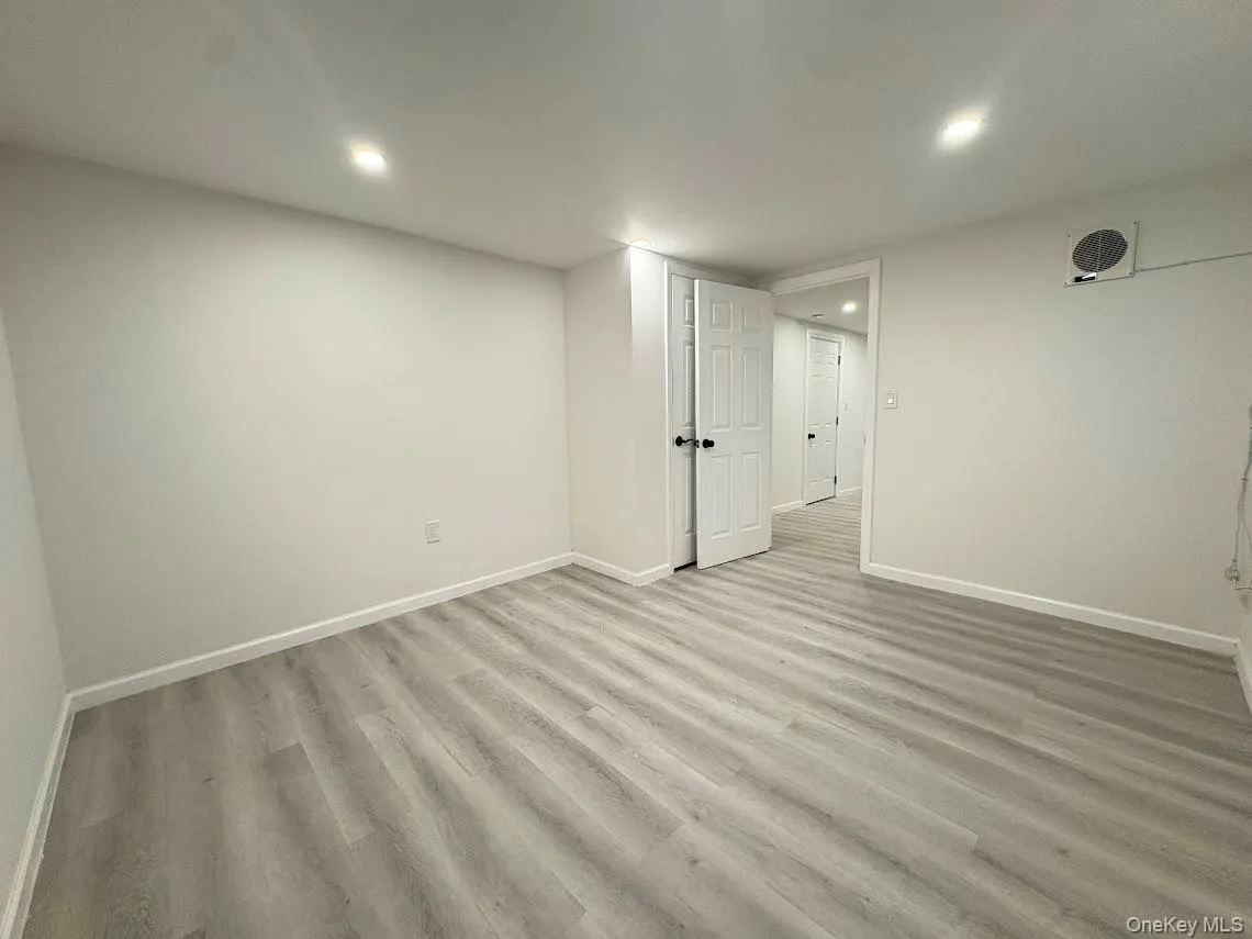 6916 Almeda Avenue, New York, NY, 1 Bedroom Bedrooms, 3 Rooms Rooms,1 BathroomBathrooms,Residential Lease,For Rent,Almeda,0,988250 6916 Almeda Avenue, New York, NY, 1 Bedroom Bedrooms, 3 Rooms Rooms,1 BathroomBathrooms,Residential Lease,For Rent,Almeda,0,988250