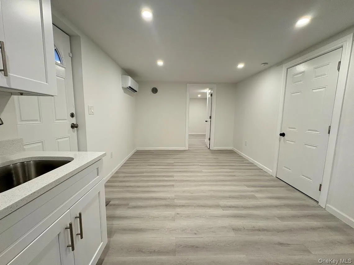 6916 Almeda Avenue, New York, NY, 1 Bedroom Bedrooms, 3 Rooms Rooms,1 BathroomBathrooms,Residential Lease,For Rent,Almeda,0,988250 6916 Almeda Avenue, New York, NY, 1 Bedroom Bedrooms, 3 Rooms Rooms,1 BathroomBathrooms,Residential Lease,For Rent,Almeda,0,988250