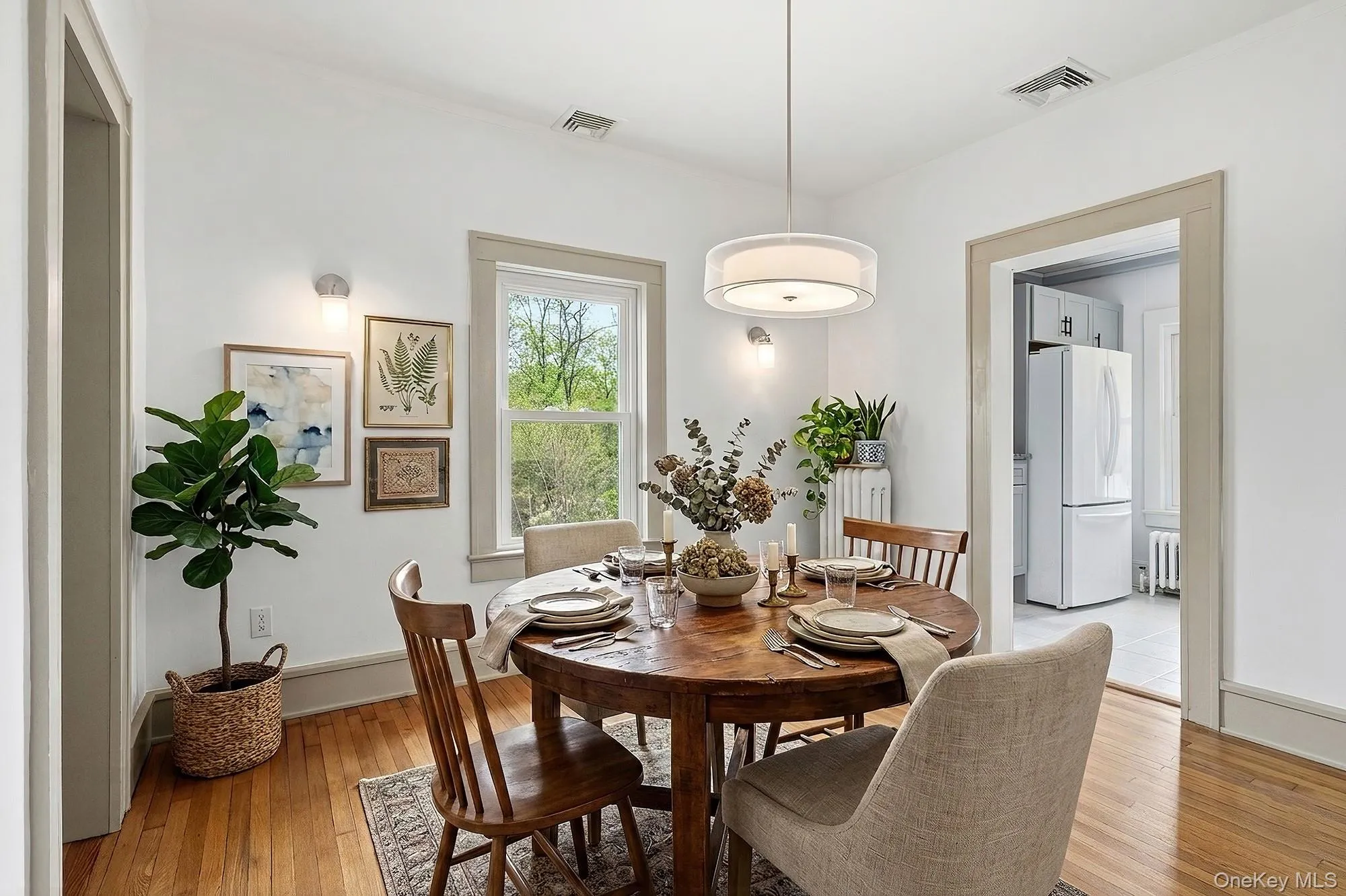 Dining Room (virtually staged) Dining Room (virtually staged)