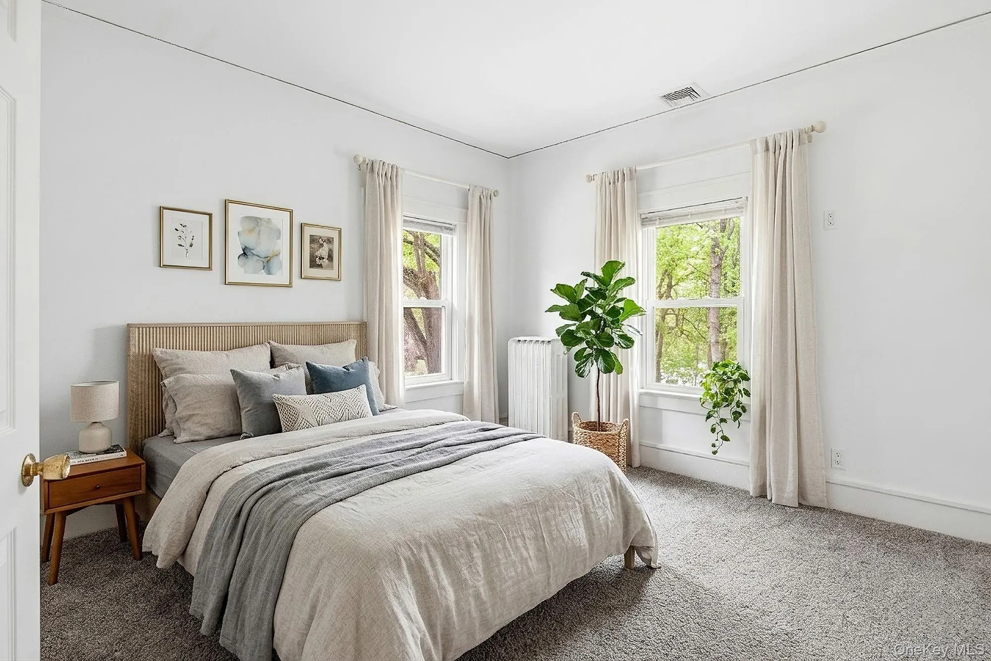 Bedroom (virtually staged) Bedroom (virtually staged)