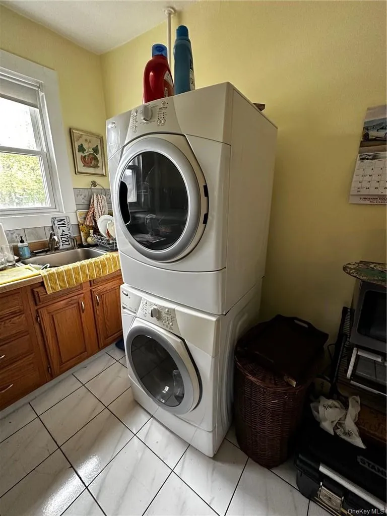 216 Union Avenue, Peekskill, NY, 2 Bedrooms Bedrooms, 5 Rooms Rooms,1 BathroomBathrooms,Residential Lease,For Rent,Union,0,988275 216 Union Avenue, Peekskill, NY, 2 Bedrooms Bedrooms, 5 Rooms Rooms,1 BathroomBathrooms,Residential Lease,For Rent,Union,0,988275