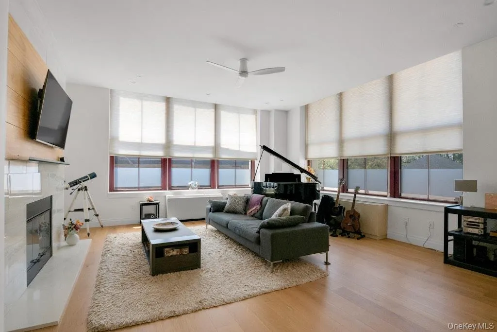 LIving Room has southern and western exposures LIving Room has southern and western exposures