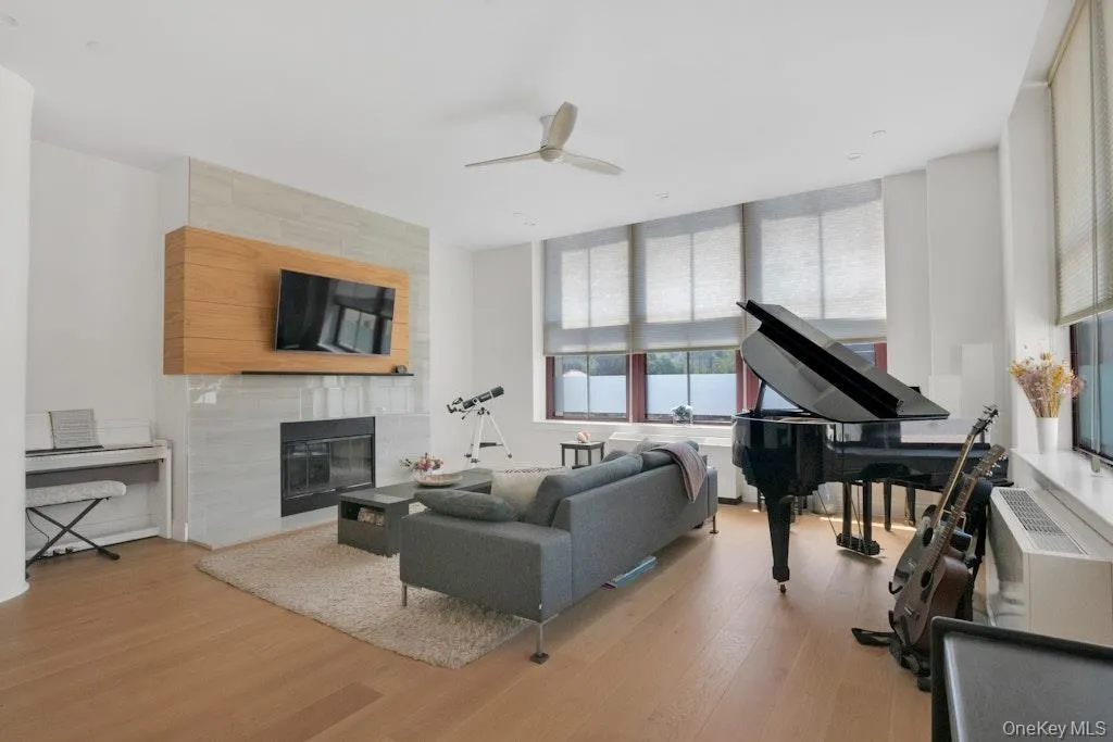 Living room - great for entertaining Living room - great for entertaining