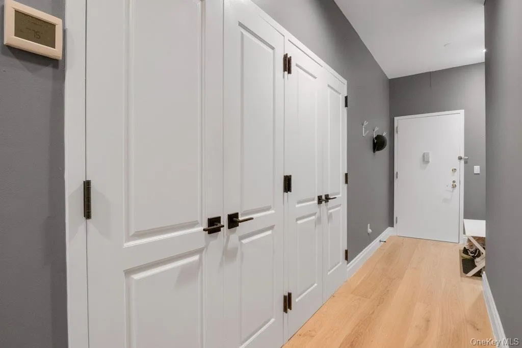 Grand entry - great for pictures, art, and storage Grand entry - great for pictures, art, and storage