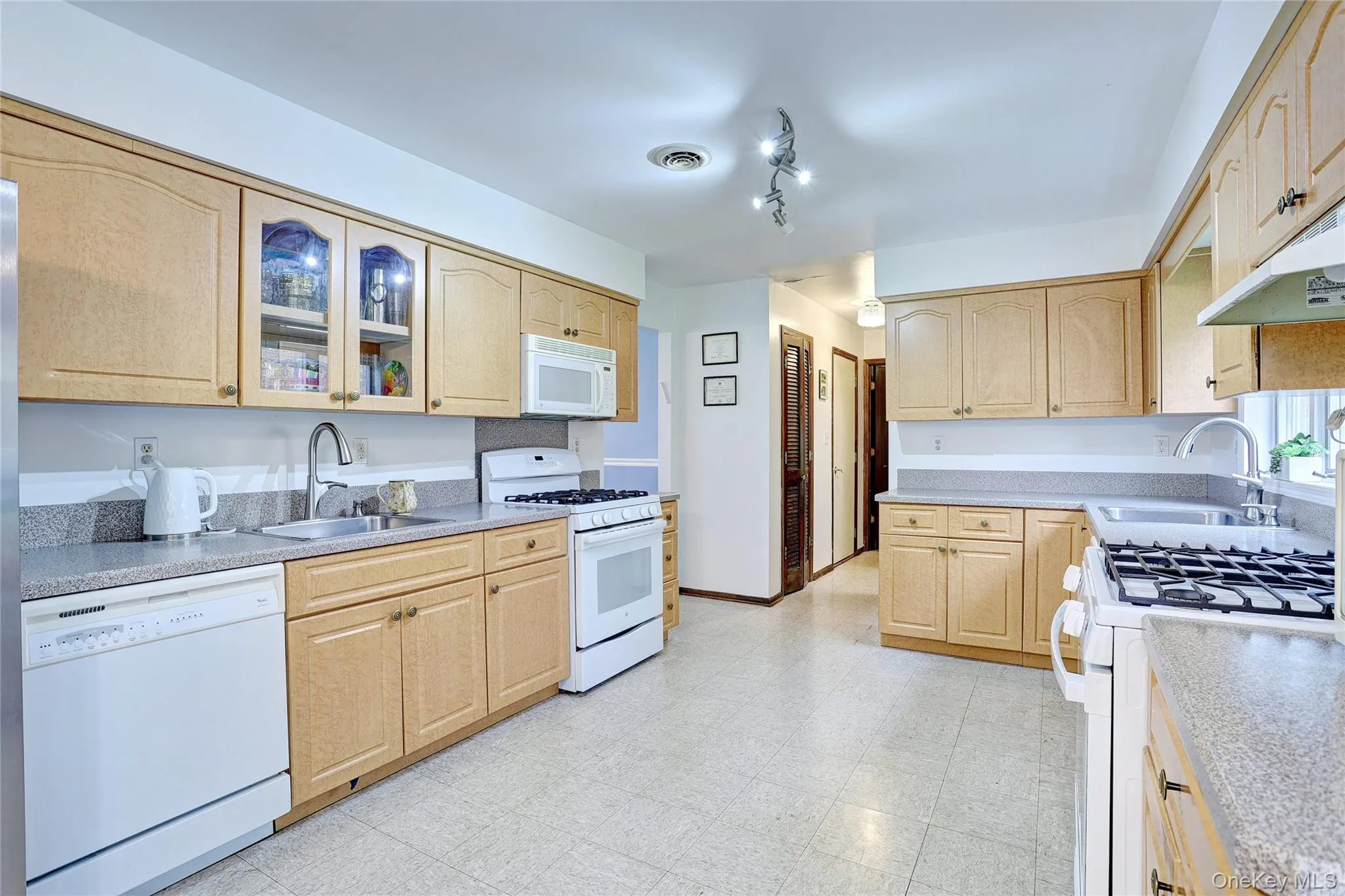 24 Park Avenue, Ramapo, NY, 8 Bedrooms Bedrooms, 13 Rooms Rooms,4 BathroomsBathrooms,Residential,For Rent,Park,0,988309 24 Park Avenue, Ramapo, NY, 8 Bedrooms Bedrooms, 13 Rooms Rooms,4 BathroomsBathrooms,Residential,For Rent,Park,0,988309