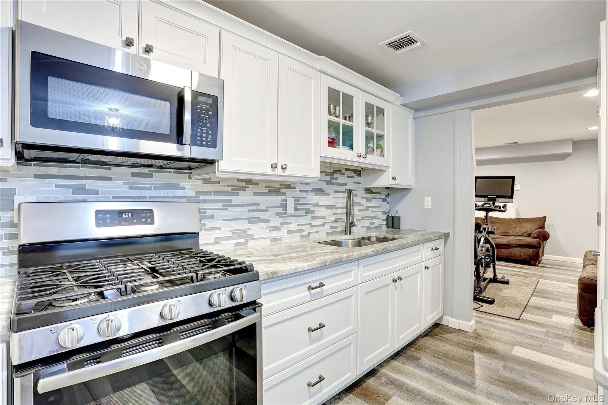 24 Park Avenue, Ramapo, NY, 8 Bedrooms Bedrooms, 13 Rooms Rooms,4 BathroomsBathrooms,Residential,For Rent,Park,0,988309 24 Park Avenue, Ramapo, NY, 8 Bedrooms Bedrooms, 13 Rooms Rooms,4 BathroomsBathrooms,Residential,For Rent,Park,0,988309