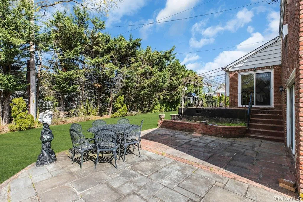 185 Whistler Road, North Hempstead, NY, 4 Bedrooms Bedrooms, 10 Rooms Rooms,3 BathroomsBathrooms,Residential,For Rent,Whistler,0,988342 185 Whistler Road, North Hempstead, NY, 4 Bedrooms Bedrooms, 10 Rooms Rooms,3 BathroomsBathrooms,Residential,For Rent,Whistler,0,988342
