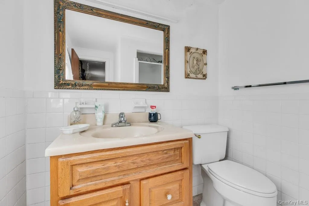 185 Whistler Road, North Hempstead, NY, 4 Bedrooms Bedrooms, 10 Rooms Rooms,3 BathroomsBathrooms,Residential,For Rent,Whistler,0,988342 185 Whistler Road, North Hempstead, NY, 4 Bedrooms Bedrooms, 10 Rooms Rooms,3 BathroomsBathrooms,Residential,For Rent,Whistler,0,988342