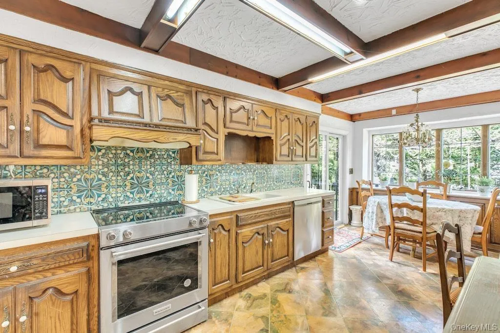 185 Whistler Road, North Hempstead, NY, 4 Bedrooms Bedrooms, 10 Rooms Rooms,3 BathroomsBathrooms,Residential,For Rent,Whistler,0,988342 185 Whistler Road, North Hempstead, NY, 4 Bedrooms Bedrooms, 10 Rooms Rooms,3 BathroomsBathrooms,Residential,For Rent,Whistler,0,988342