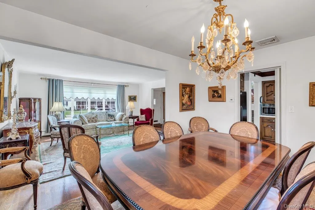 185 Whistler Road, North Hempstead, NY, 4 Bedrooms Bedrooms, 10 Rooms Rooms,3 BathroomsBathrooms,Residential,For Rent,Whistler,0,988342 185 Whistler Road, North Hempstead, NY, 4 Bedrooms Bedrooms, 10 Rooms Rooms,3 BathroomsBathrooms,Residential,For Rent,Whistler,0,988342