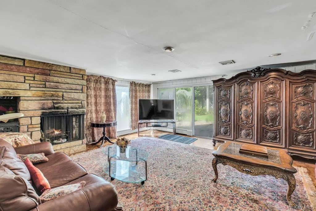 185 Whistler Road, North Hempstead, NY, 4 Bedrooms Bedrooms, 10 Rooms Rooms,3 BathroomsBathrooms,Residential,For Rent,Whistler,0,988342 185 Whistler Road, North Hempstead, NY, 4 Bedrooms Bedrooms, 10 Rooms Rooms,3 BathroomsBathrooms,Residential,For Rent,Whistler,0,988342
