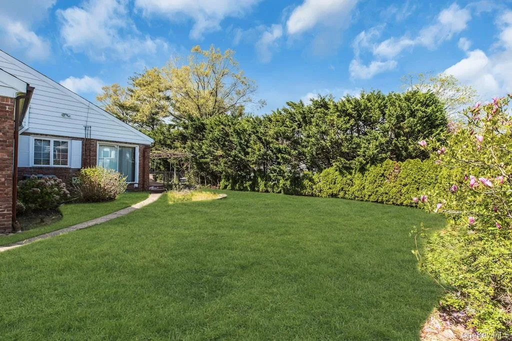 185 Whistler Road, North Hempstead, NY, 4 Bedrooms Bedrooms, 10 Rooms Rooms,3 BathroomsBathrooms,Residential,For Rent,Whistler,0,988342 185 Whistler Road, North Hempstead, NY, 4 Bedrooms Bedrooms, 10 Rooms Rooms,3 BathroomsBathrooms,Residential,For Rent,Whistler,0,988342