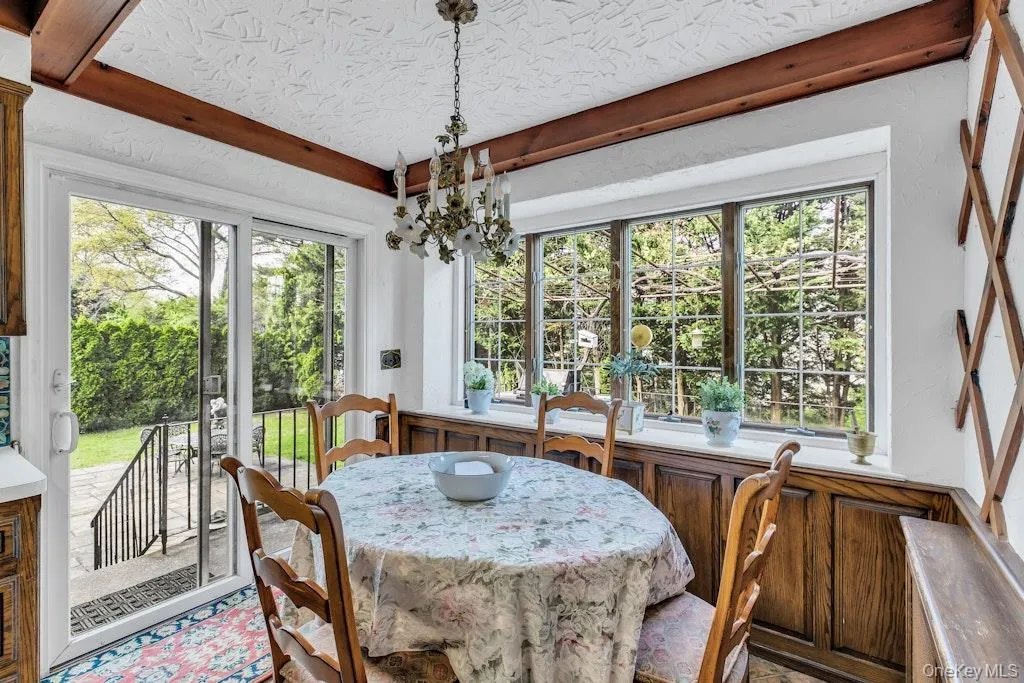 185 Whistler Road, North Hempstead, NY, 4 Bedrooms Bedrooms, 10 Rooms Rooms,3 BathroomsBathrooms,Residential,For Rent,Whistler,0,988342 185 Whistler Road, North Hempstead, NY, 4 Bedrooms Bedrooms, 10 Rooms Rooms,3 BathroomsBathrooms,Residential,For Rent,Whistler,0,988342
