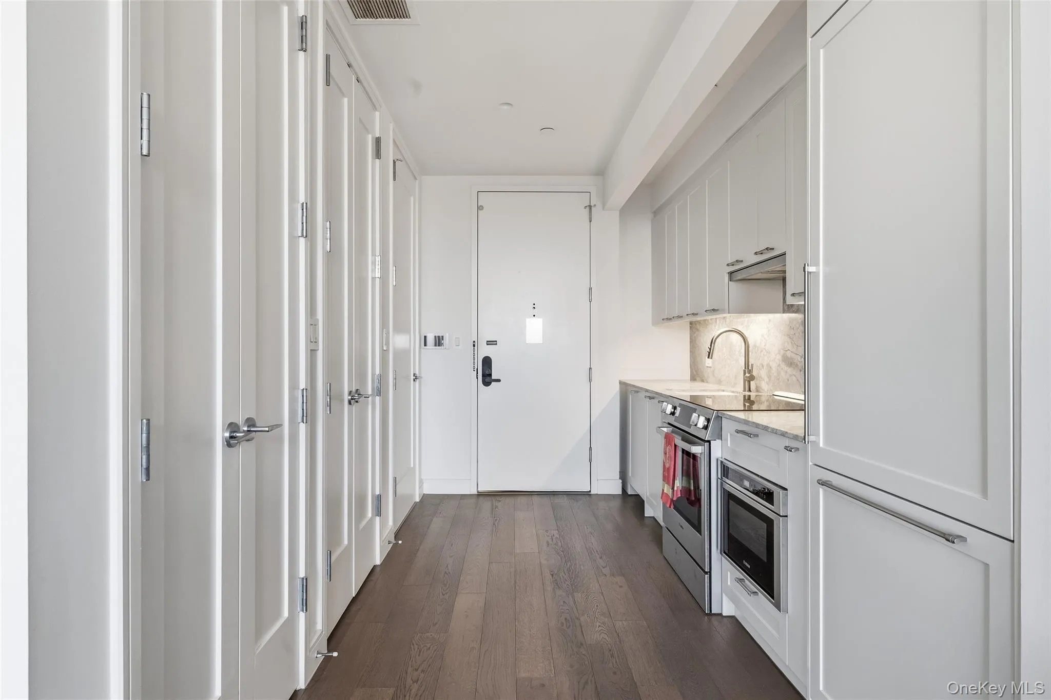 10702 Queens Boulevard, New York, NY, 2 Rooms Rooms,1 BathroomBathrooms,Residential,For Rent,Queens,0,988361 10702 Queens Boulevard, New York, NY, 2 Rooms Rooms,1 BathroomBathrooms,Residential,For Rent,Queens,0,988361
