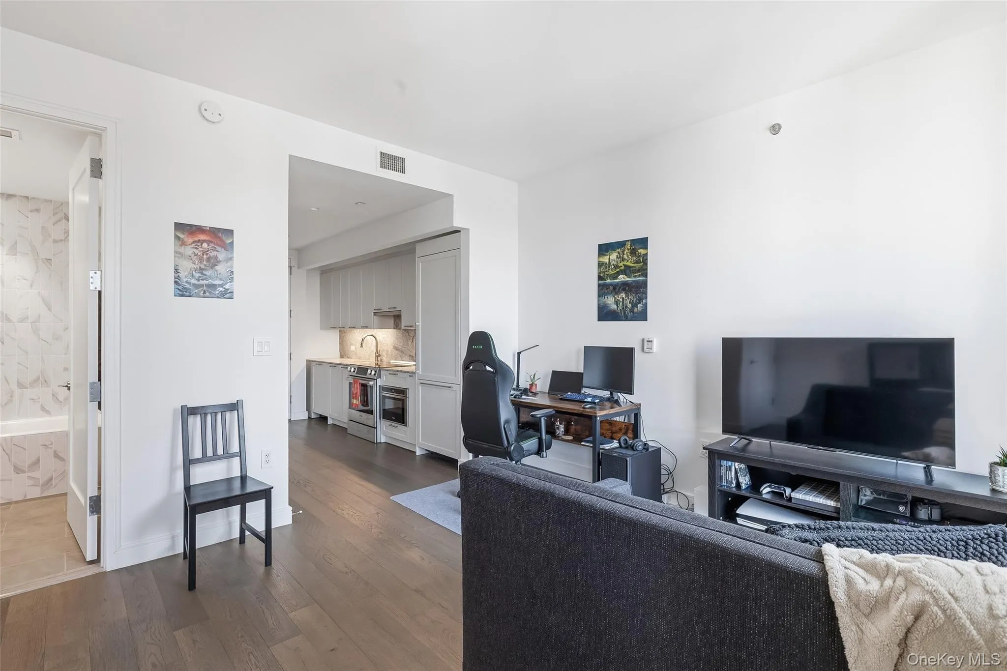 10702 Queens Boulevard, New York, NY, 2 Rooms Rooms,1 BathroomBathrooms,Residential,For Rent,Queens,0,988361 10702 Queens Boulevard, New York, NY, 2 Rooms Rooms,1 BathroomBathrooms,Residential,For Rent,Queens,0,988361