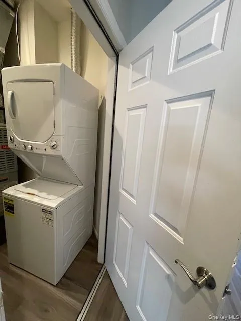 112 Center Court, Brookhaven, NY, 1 Bedroom Bedrooms, 5 Rooms Rooms,2 BathroomsBathrooms,Residential Lease,For Rent,Center,0,988367 112 Center Court, Brookhaven, NY, 1 Bedroom Bedrooms, 5 Rooms Rooms,2 BathroomsBathrooms,Residential Lease,For Rent,Center,0,988367