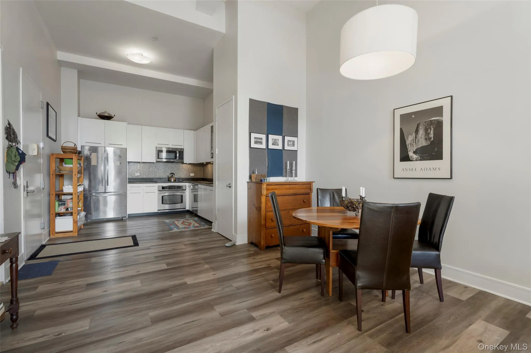 Open-concept kitchen/dinning Open-concept kitchen/dinning