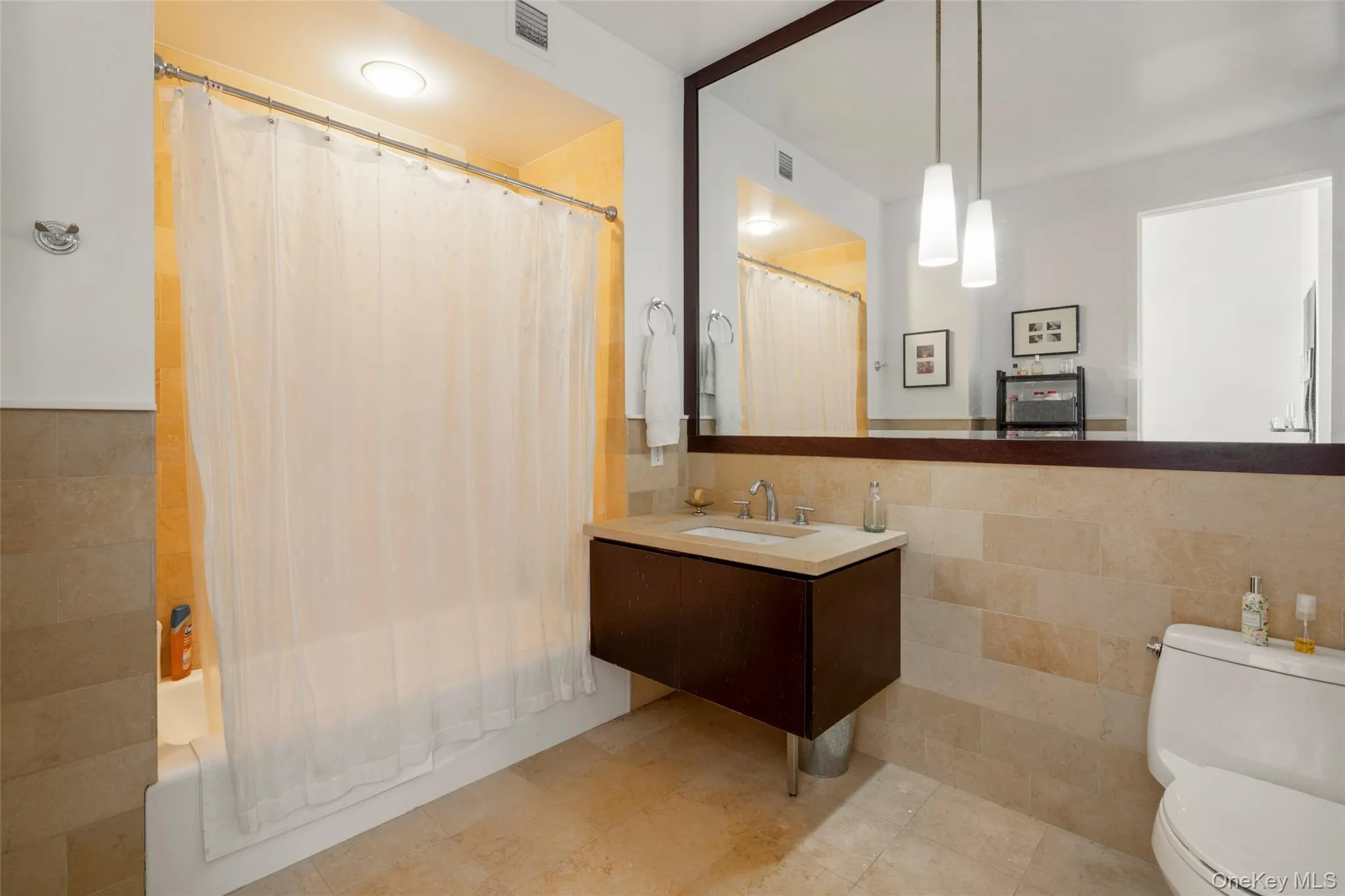 25 Leroy Place, New Rochelle, NY, 1 Bedroom Bedrooms, 3 Rooms Rooms,1 BathroomBathrooms,Residential Lease,For Rent,Leroy,0,988376 25 Leroy Place, New Rochelle, NY, 1 Bedroom Bedrooms, 3 Rooms Rooms,1 BathroomBathrooms,Residential Lease,For Rent,Leroy,0,988376