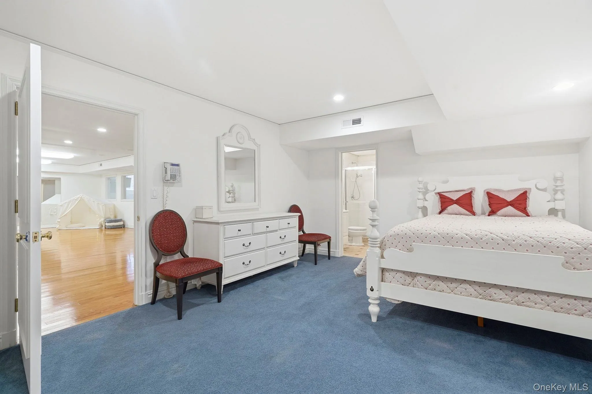 2 Coventry Court, Mamaroneck, NY, 7 Bedrooms Bedrooms, 15 Rooms Rooms,7 BathroomsBathrooms,Residential,For Rent,Coventry,0,988412 2 Coventry Court, Mamaroneck, NY, 7 Bedrooms Bedrooms, 15 Rooms Rooms,7 BathroomsBathrooms,Residential,For Rent,Coventry,0,988412