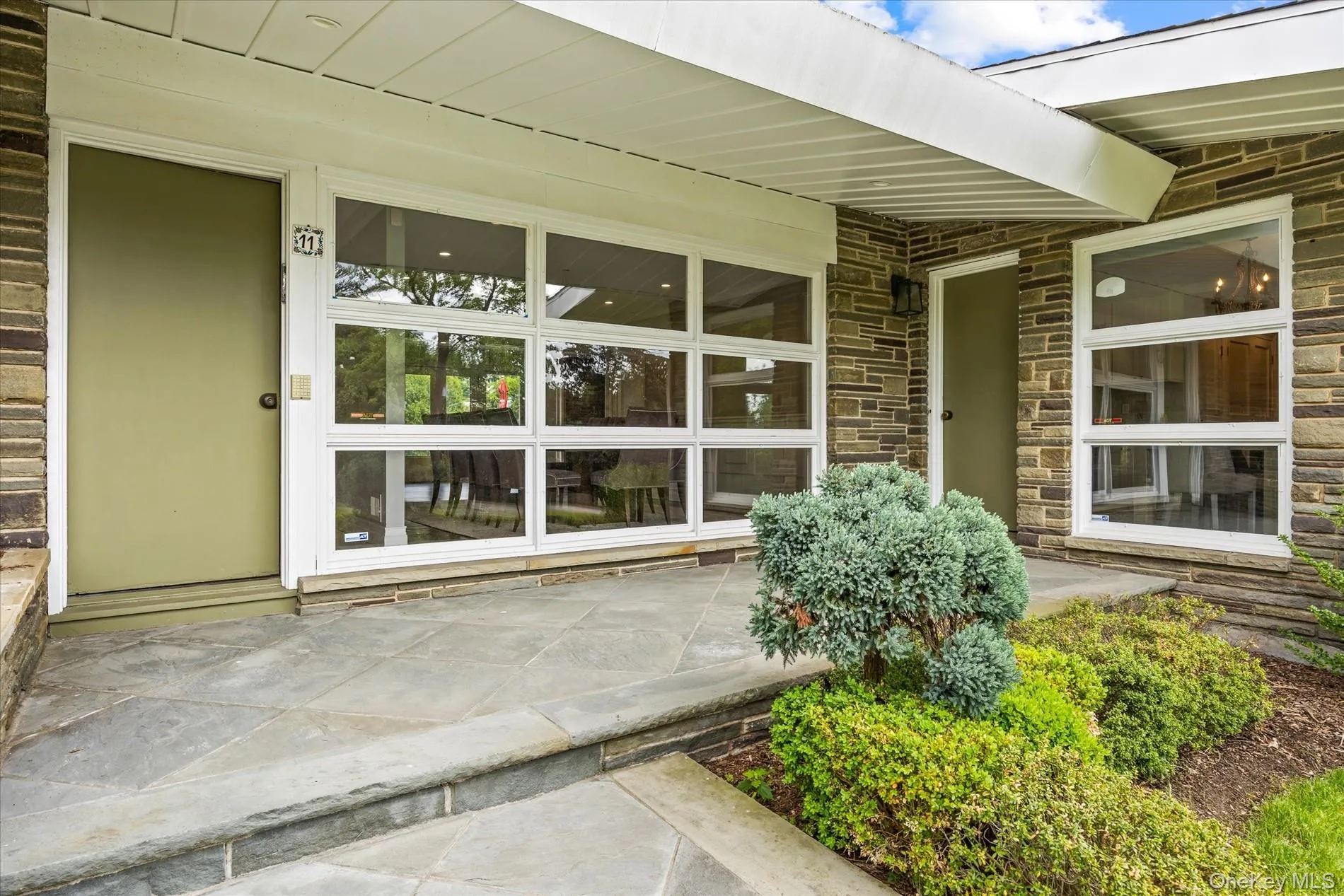 11 Flower Lane, North Hempstead, NY, 5 Bedrooms Bedrooms, 10 Rooms Rooms,3 BathroomsBathrooms,Residential Lease,For Rent,Flower,0,988416 11 Flower Lane, North Hempstead, NY, 5 Bedrooms Bedrooms, 10 Rooms Rooms,3 BathroomsBathrooms,Residential Lease,For Rent,Flower,0,988416