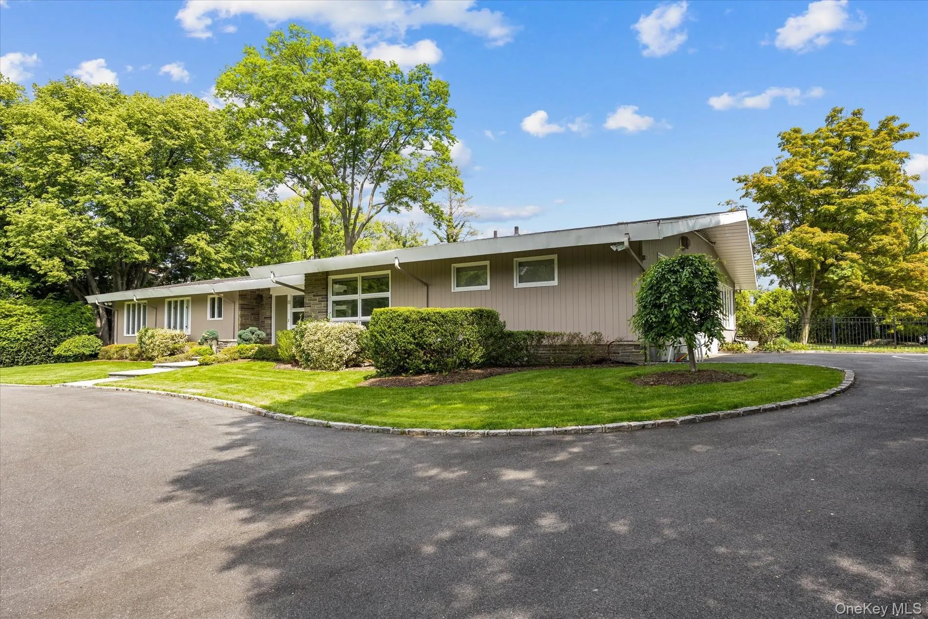 11 Flower Lane, North Hempstead, NY, 5 Bedrooms Bedrooms, 10 Rooms Rooms,3 BathroomsBathrooms,Residential Lease,For Rent,Flower,0,988416 11 Flower Lane, North Hempstead, NY, 5 Bedrooms Bedrooms, 10 Rooms Rooms,3 BathroomsBathrooms,Residential Lease,For Rent,Flower,0,988416