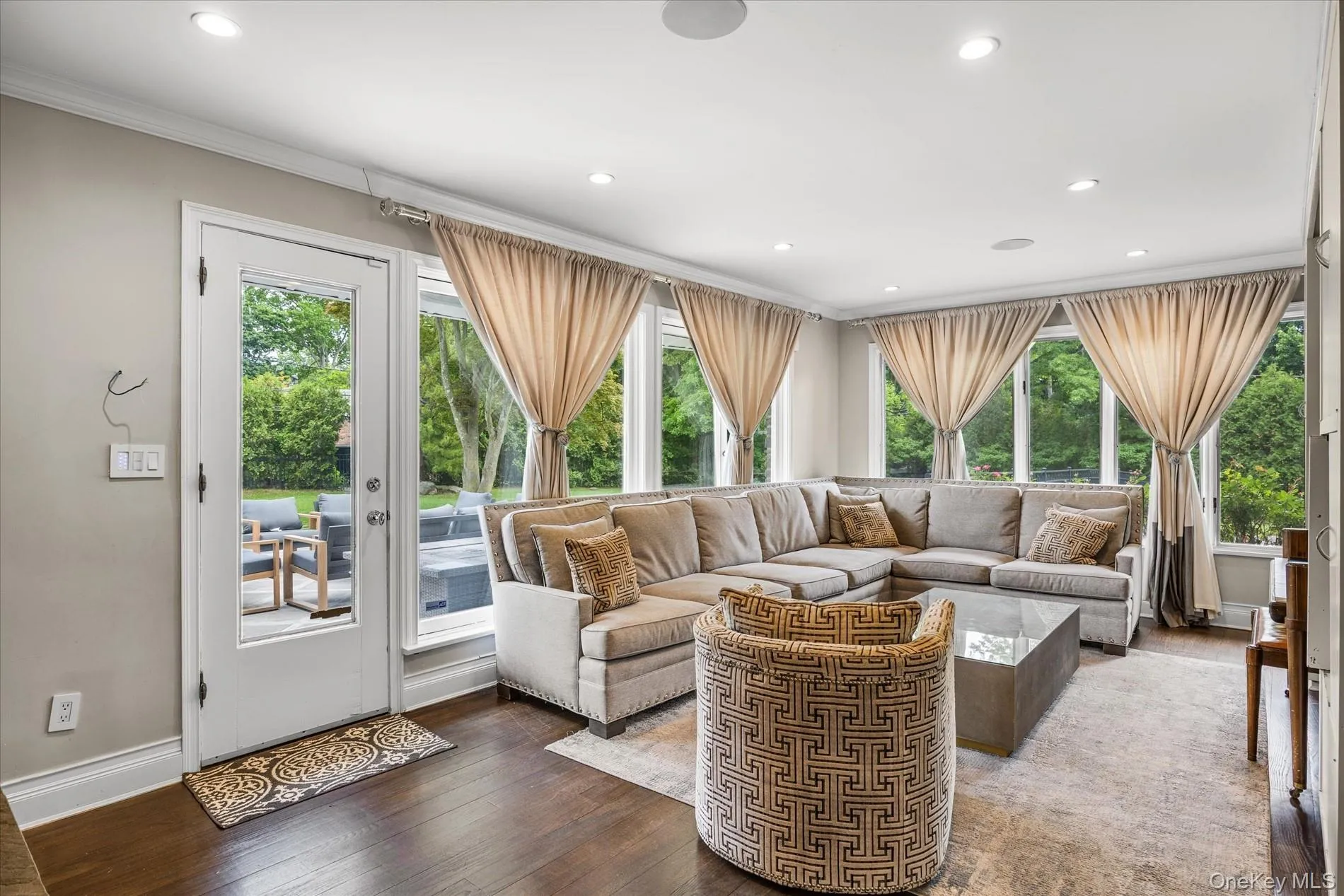 11 Flower Lane, North Hempstead, NY, 5 Bedrooms Bedrooms, 10 Rooms Rooms,3 BathroomsBathrooms,Residential Lease,For Rent,Flower,0,988416 11 Flower Lane, North Hempstead, NY, 5 Bedrooms Bedrooms, 10 Rooms Rooms,3 BathroomsBathrooms,Residential Lease,For Rent,Flower,0,988416